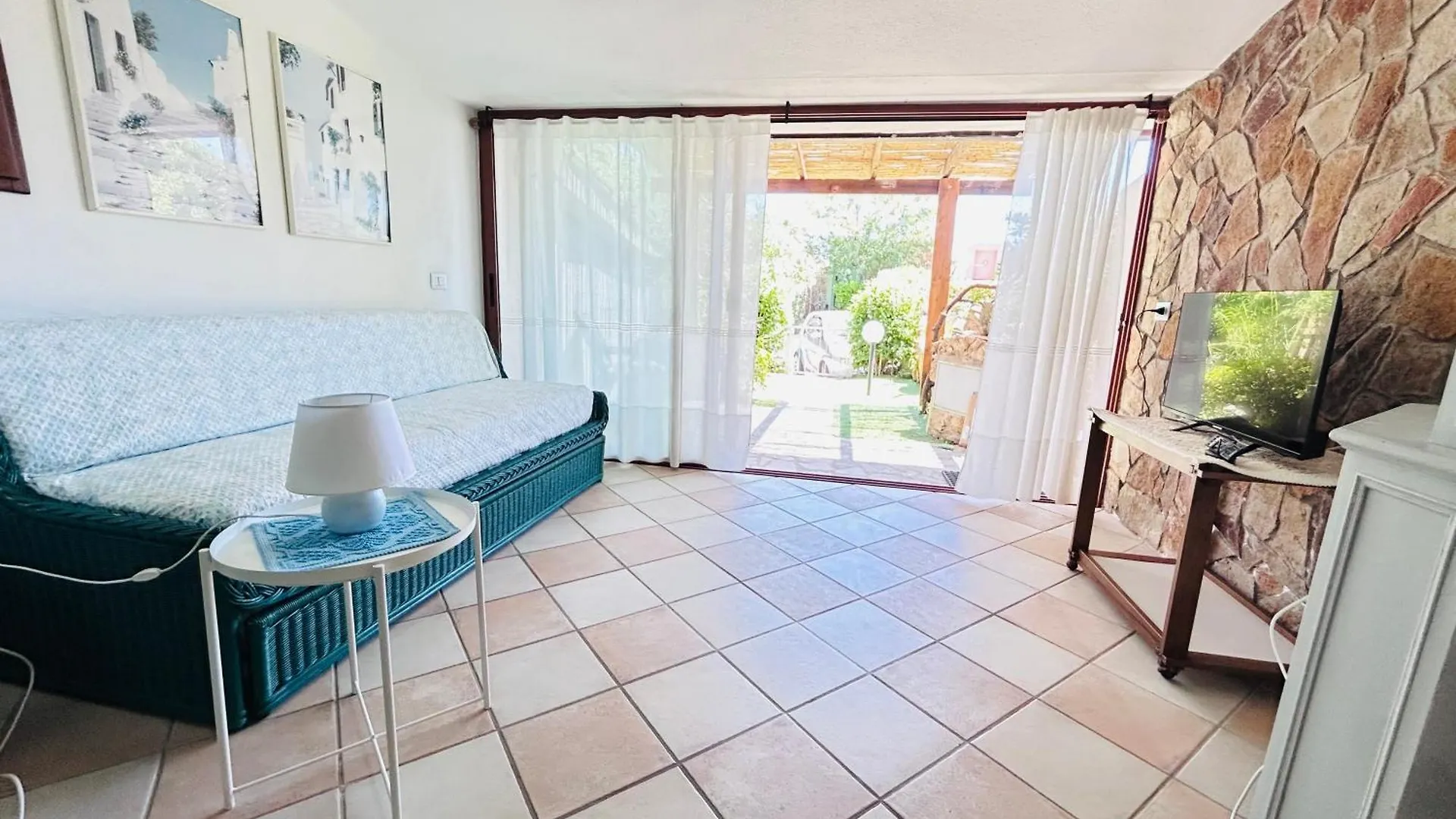 Semesterbostad Villa Azzurra A Due Passi Dal Mare Is Traias Italien